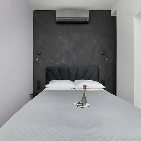 Family With 2 Bedrooms And Balcony Near The Port By Renters Apartment