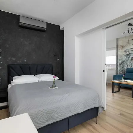 Family With 2 Bedrooms And Balcony Near The Port By Renters