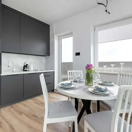 Family With 2 Bedrooms And Balcony Near The Port By Renters *