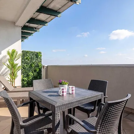 Family With 2 Bedrooms And Balcony Near The Port By Renters